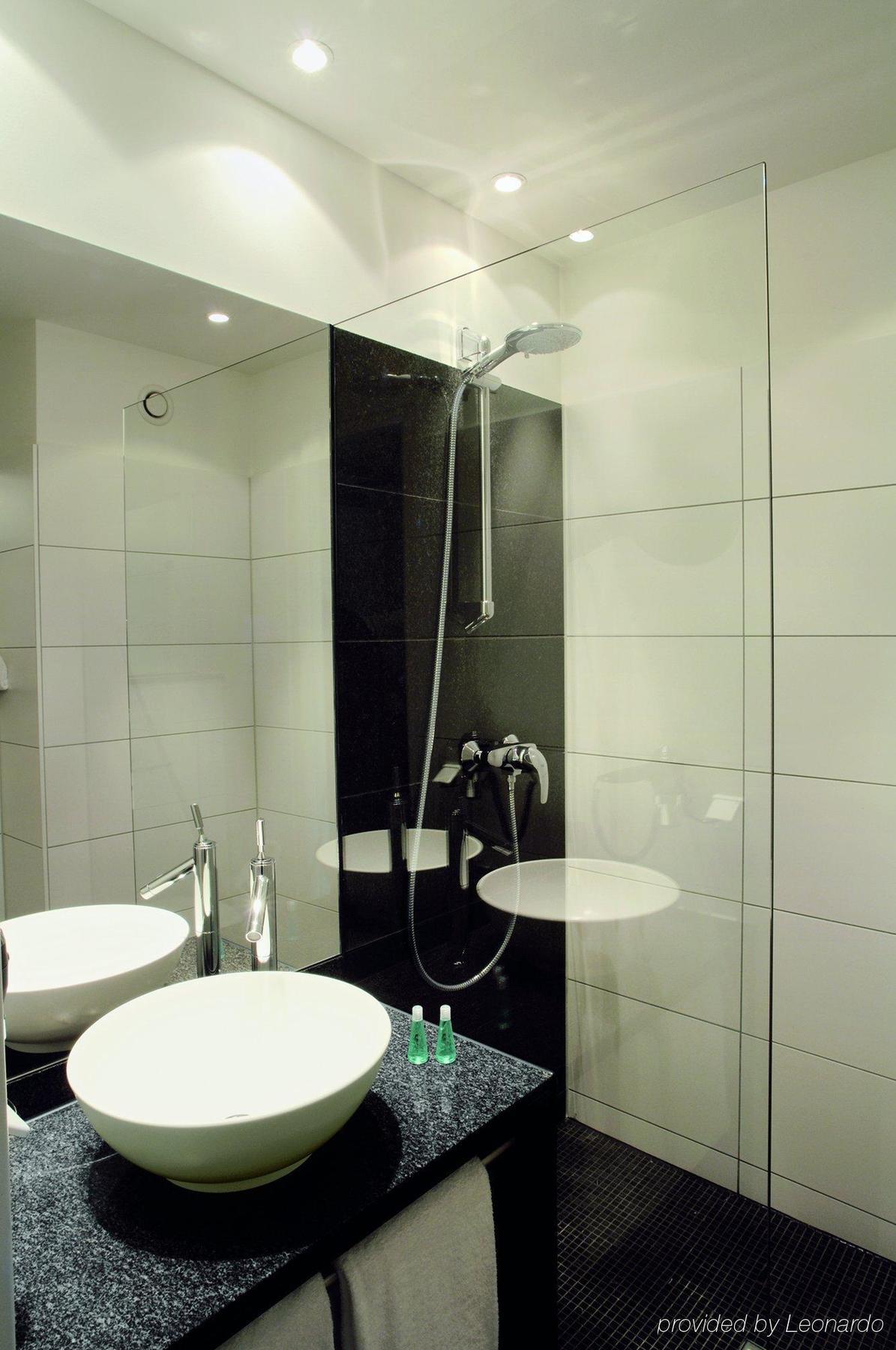 Motel One Nuernberg-City Room photo